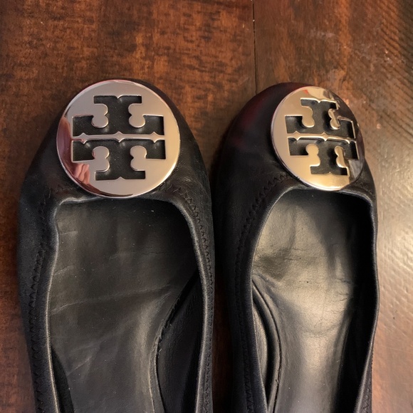 Tory Burch Black/Silver Leather Reva Flats -- Size 8.5 - Picture 4 of 13